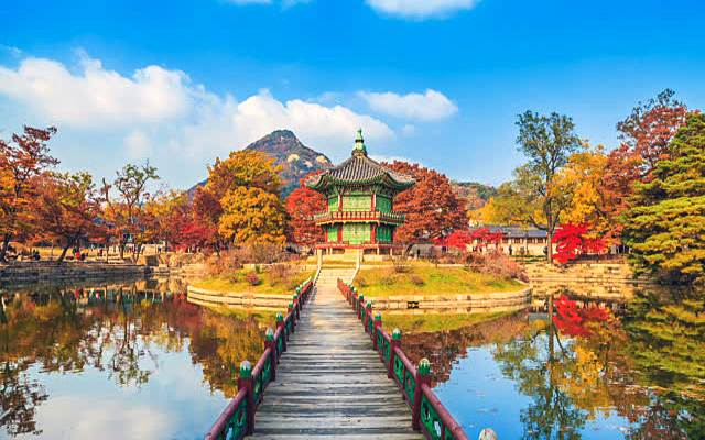 Cung điện Gyeongbokgung với lối kiến trúc độc đáo, mang đậm dấu ấn truyền thống của thời xưa